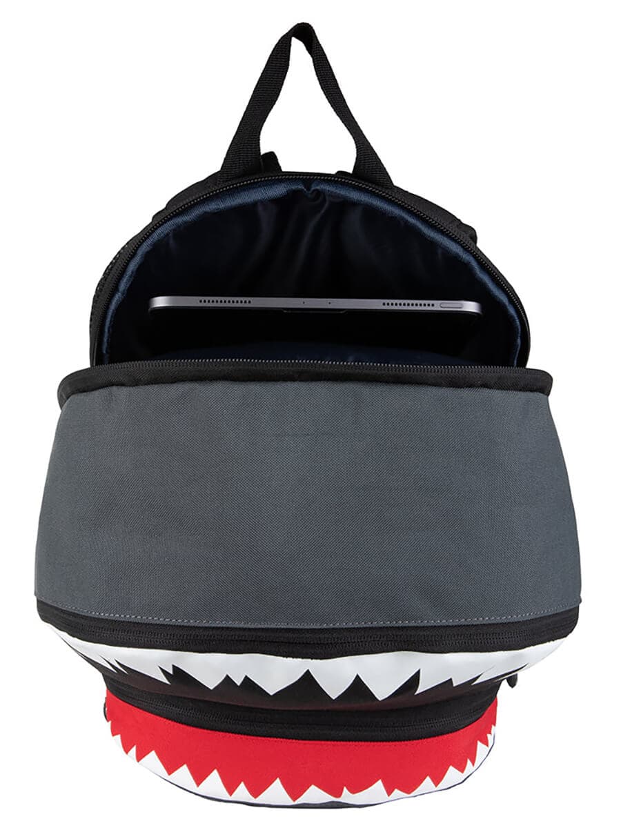 Школьный рюкзак Pick&Pack PP967 Shark Shape Backpack L 15″