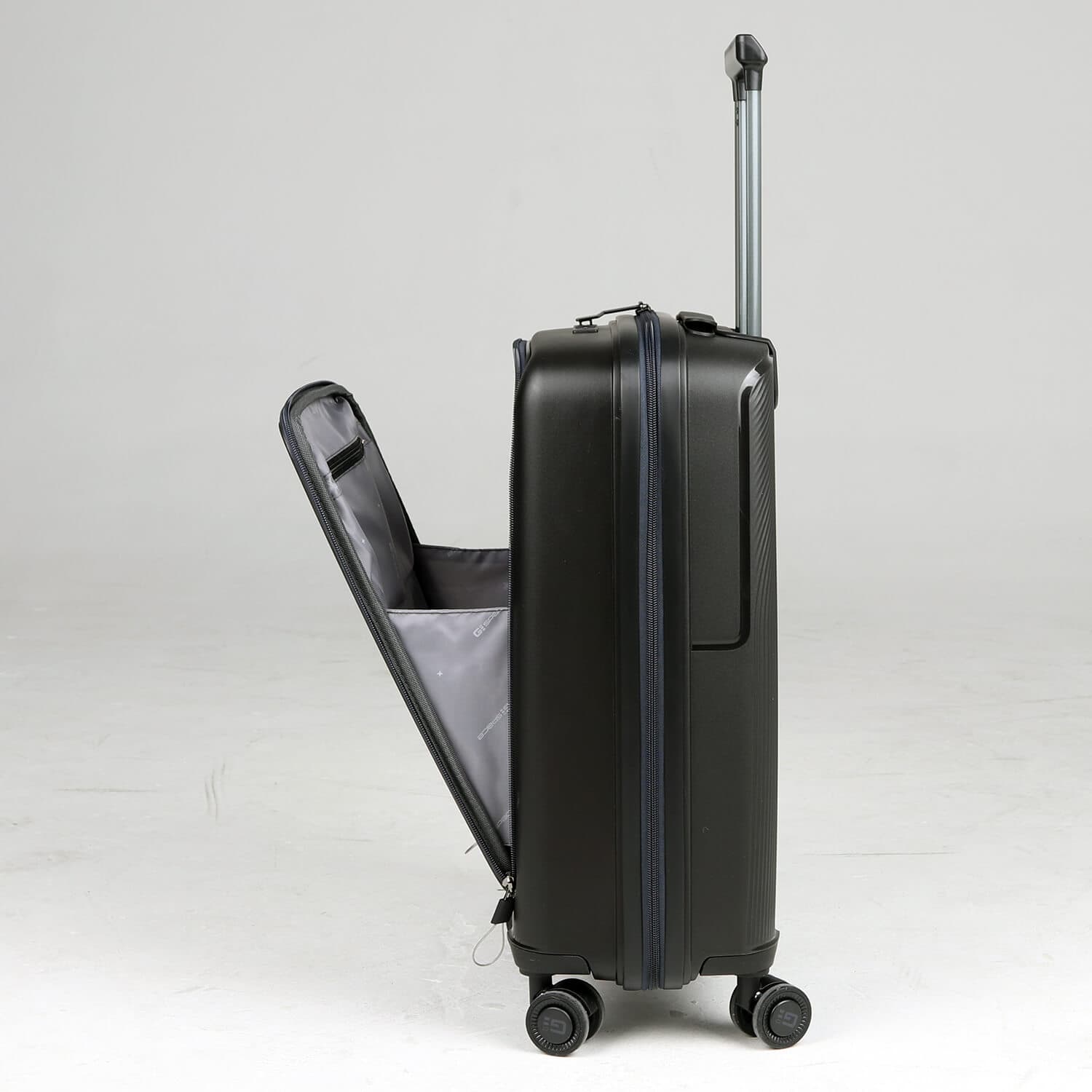 Чемодан-мобильный офис GSpace 119FOCPRO-S Focus Pro Spinner S 55 см 17" USB