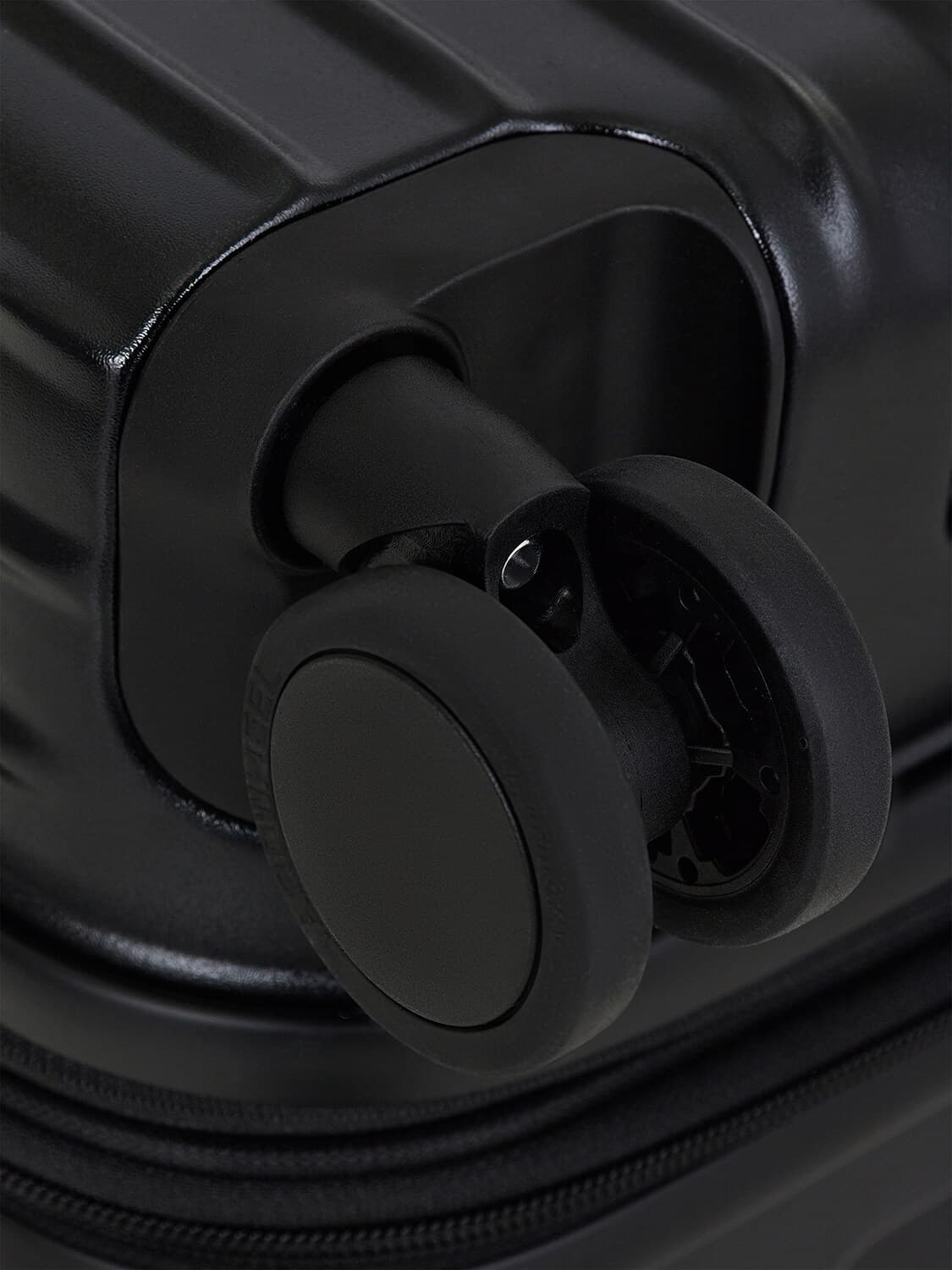 Чемодан с держателем Magellan VOCIERMAGAR*M A-Range Spinner M 65 см Expandable