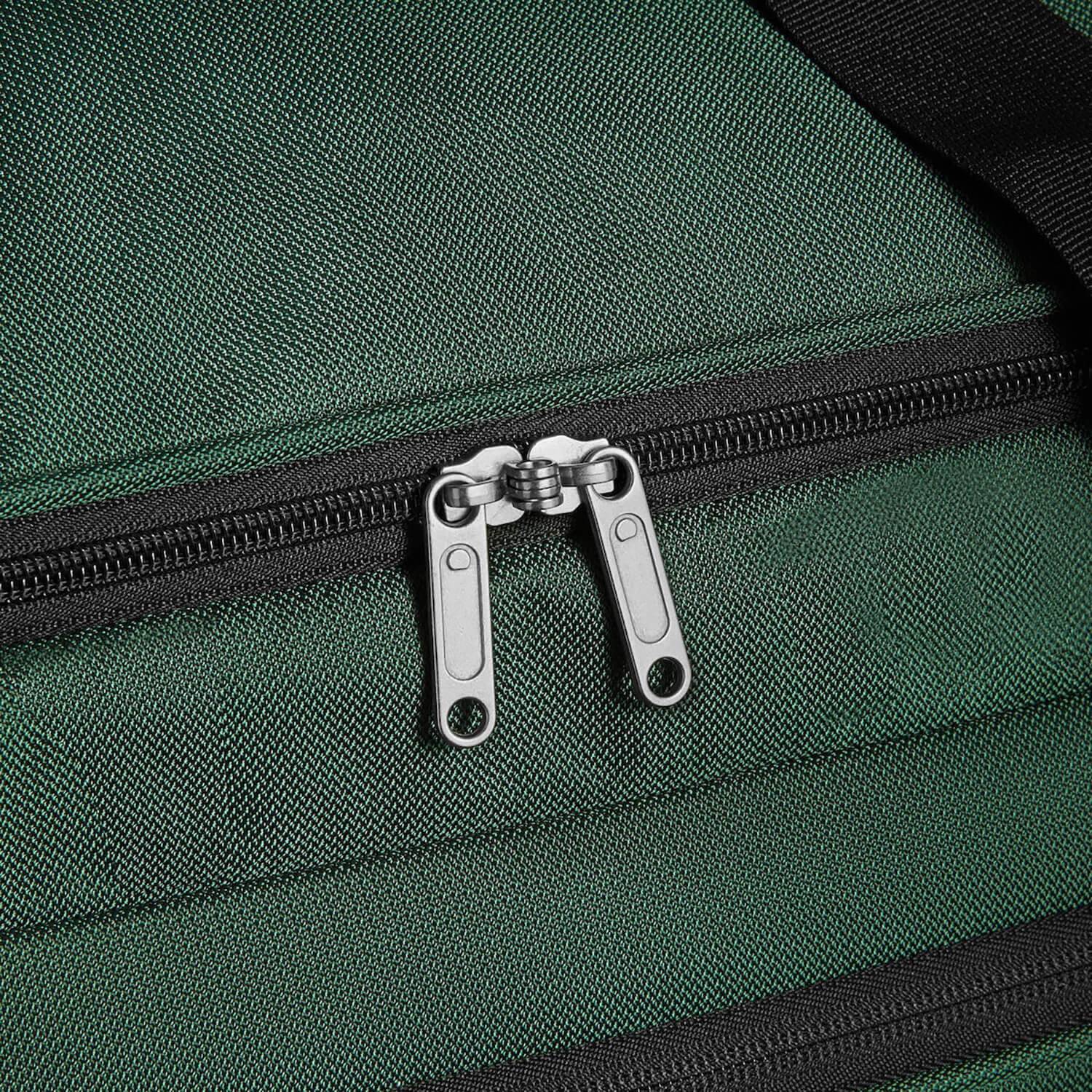 Сумка на колесах с плечевым ремнем Delsey 003430210 Pin Up 6 Trolley Duffle Bag 56 см