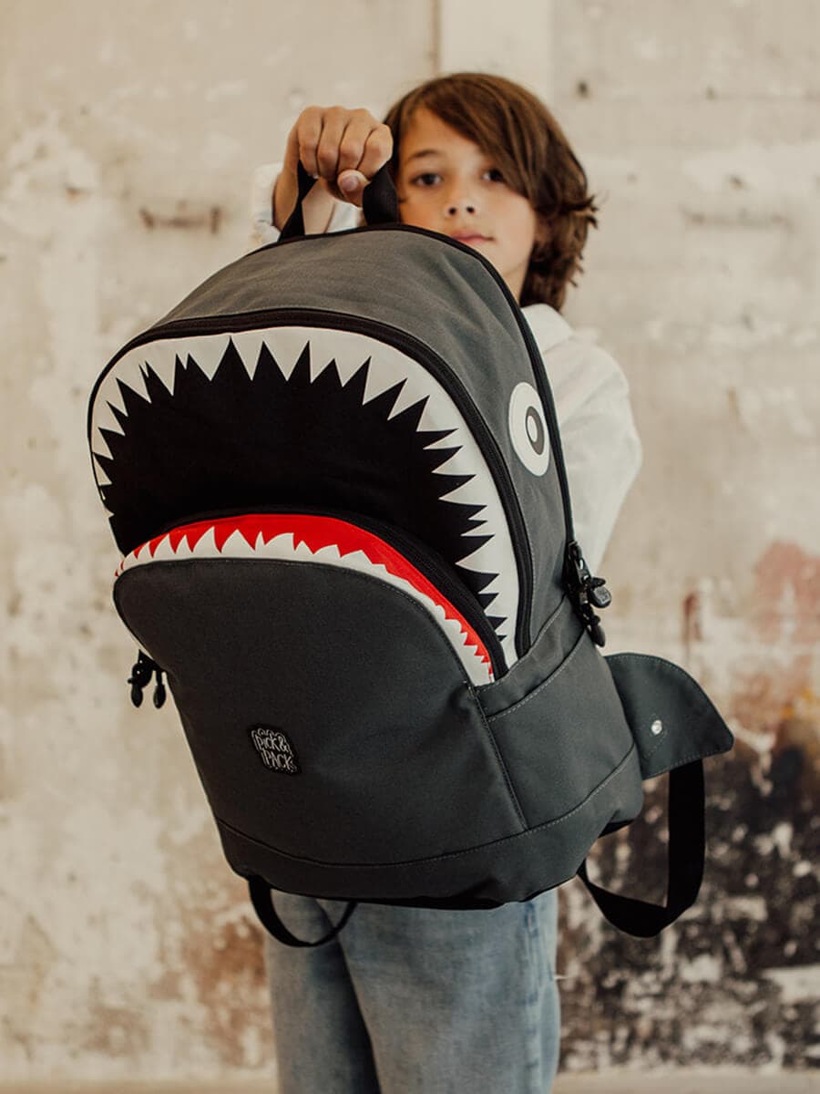 Школьный рюкзак Pick&Pack PP967 Shark Shape Backpack L 15″