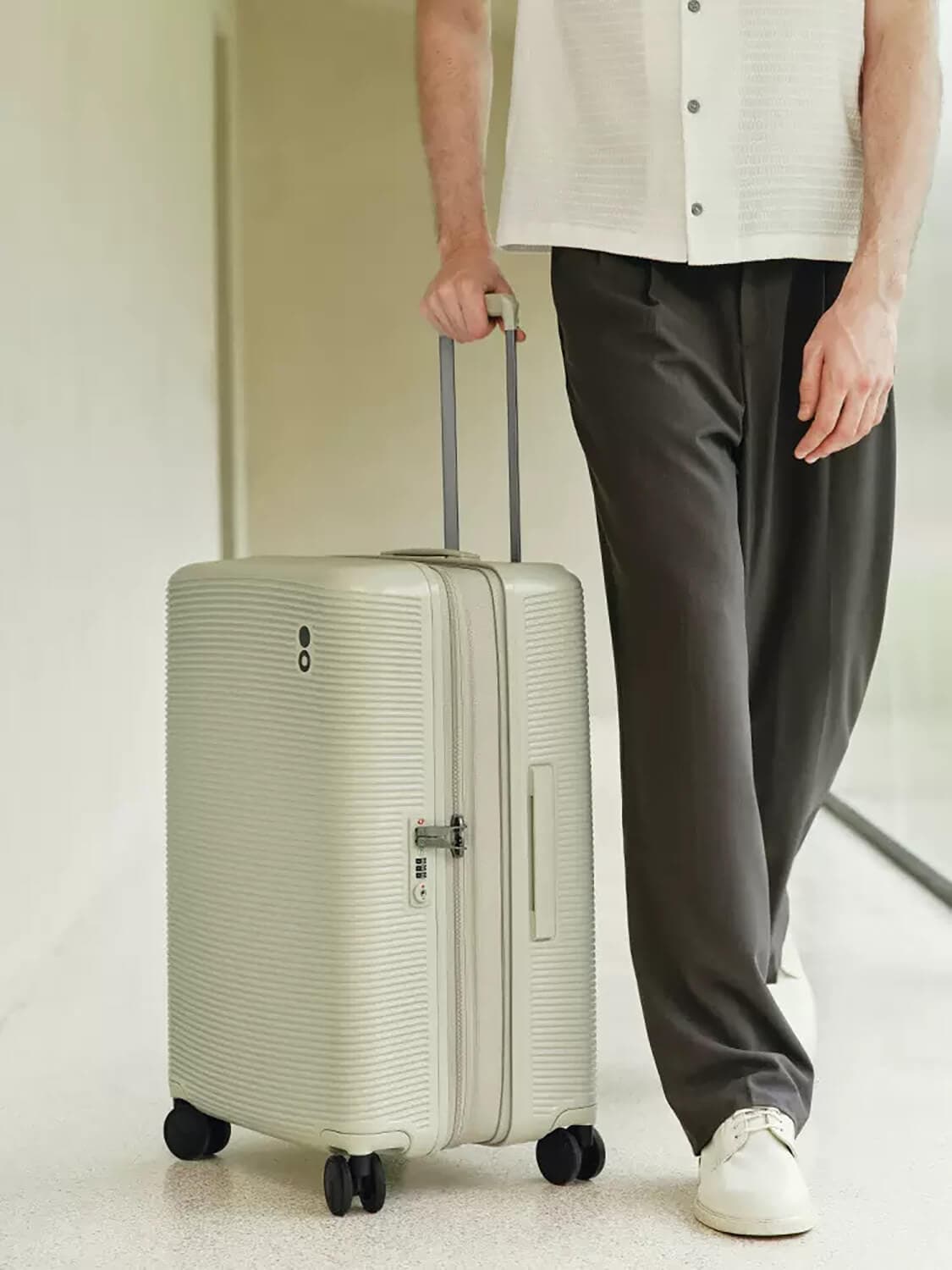Чемодан на раме c колесами Hinomoto Echolac PC278SA-20 Ultima S 55 см Expandable