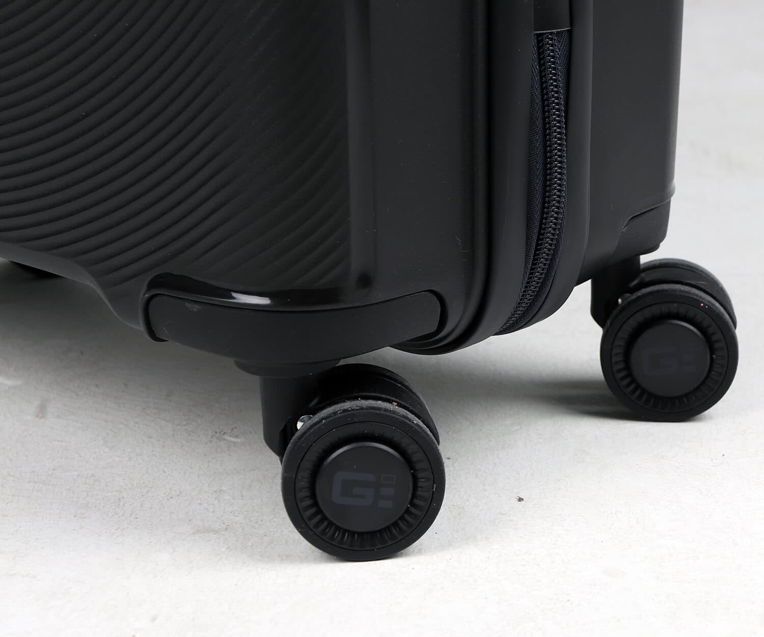 Чемодан-мобильный офис GSpace 119FOCPRO-S Focus Pro Spinner S 55 см 17" USB
