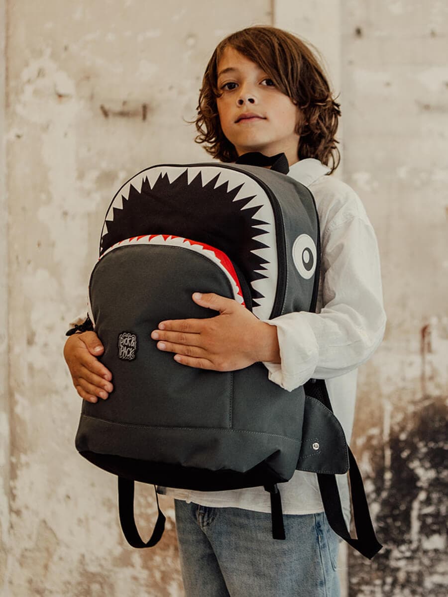 Школьный рюкзак Pick&Pack PP967 Shark Shape Backpack L 15″